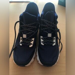 *Never Worn* Men’s On Running Shoes